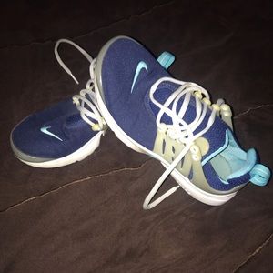 Nike boys air prestos